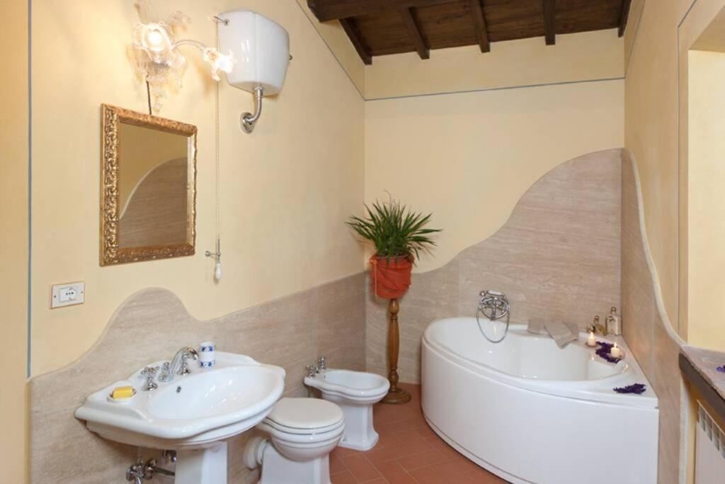 Villa Liz Tuscany, Private Pool, Hot Tub, Property Fenced, Pets Allowed Poppi Exterior foto